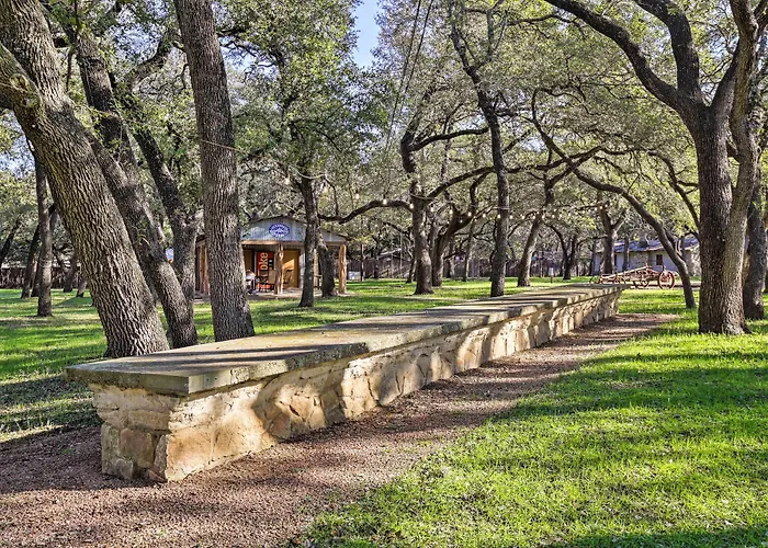 Blanco Riverfront Historic Home, 3 Mi To Downtown!